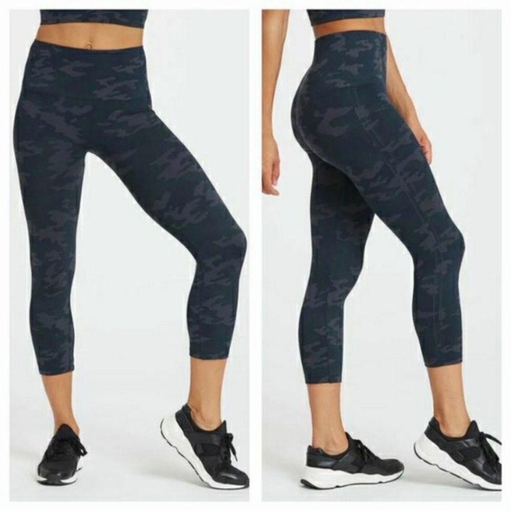 SPANX Dark Camouflage Capris